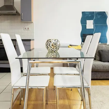 Luxury 2Br Apartment - City View Escape Manchester Exterior photo