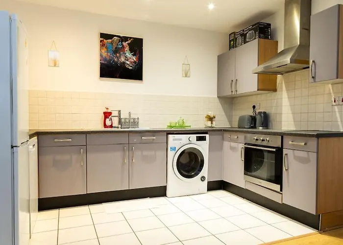 Luxury 2Br Apartment - City View Escape