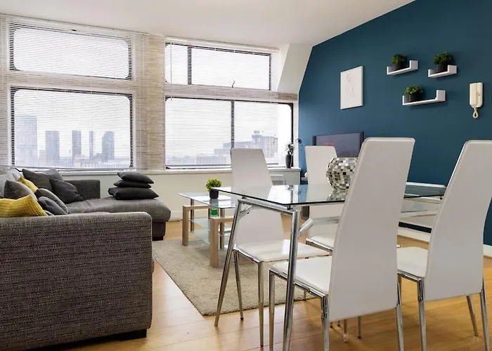 Luxury 2Br Apartment - City View Escape
