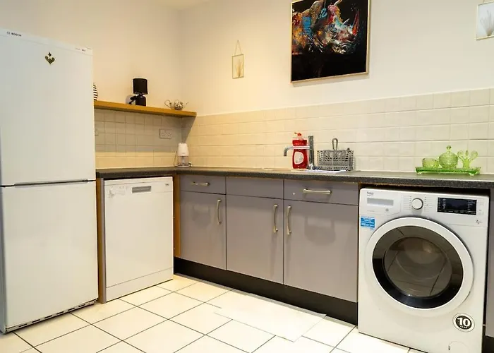 Luxury 2Br Apartment - City View Escape